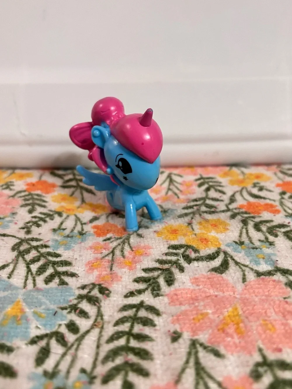 Unbranded bright blue
